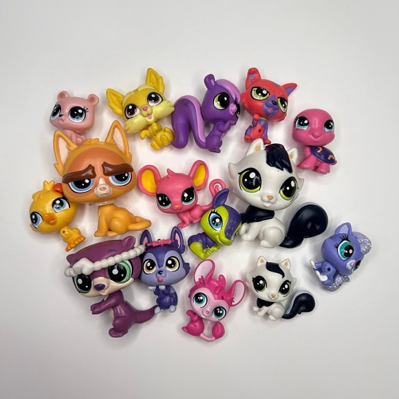 Authentic Lot 15 Littlest Pet Shop Accessories For Cat and Dog / LPS Pink Outfit Authentic Lot 15 Littlest Pet Shop Accessories For Cat and Dog / LPS Pink Outfit